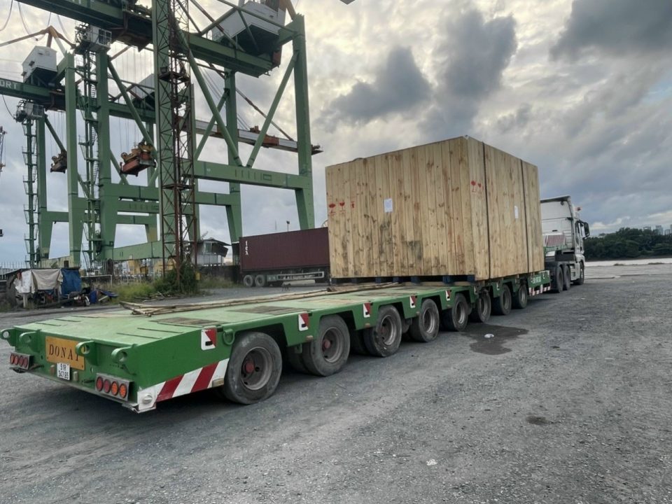 Dịch Vụ Vận Chuyển Hàng Đường Bộ Từ HCM Đi Lào tại Cty An Pha 3 Xe container vận chuyển đi Lào