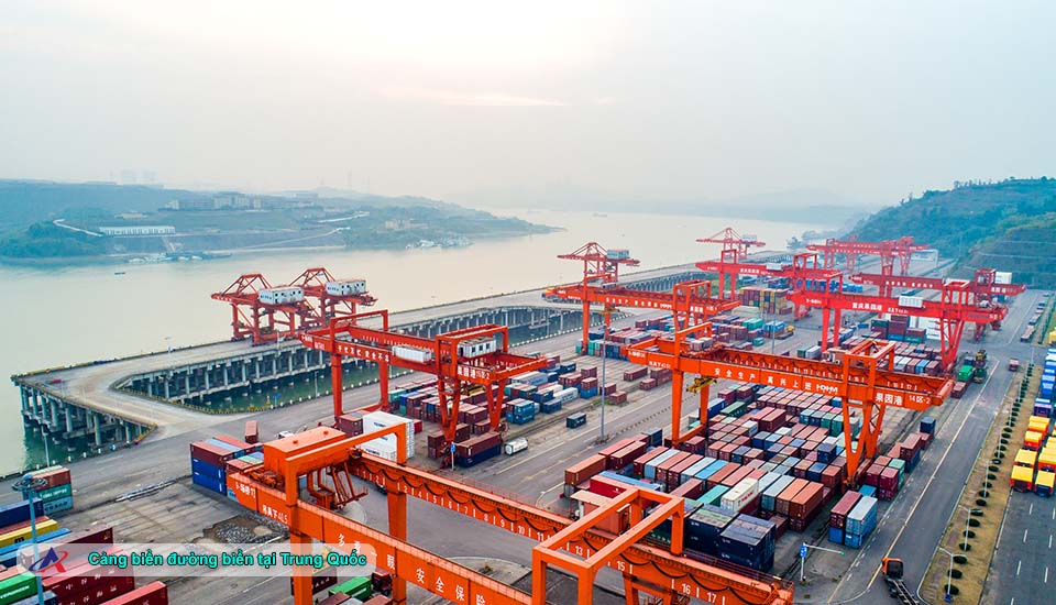 Dịch vụ vận chuyển đường biển quốc tế - Một cảng biển tại trung quốc