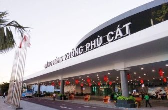 Cảng hàng không quốc tế Phù Cát trong một buổi sáng mát mẻ