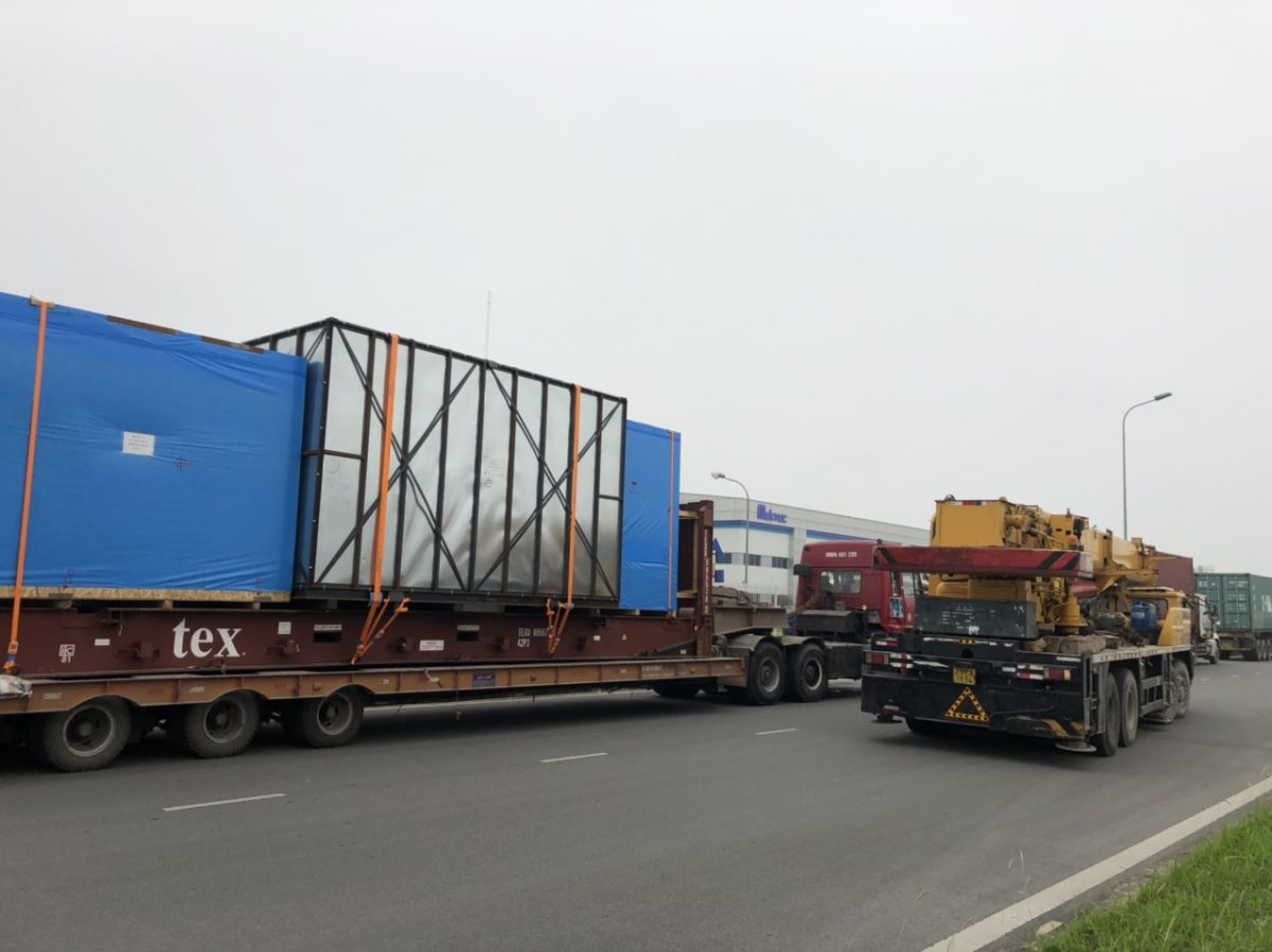 Alphatrans chuyên dịch vụ nâng hạ container uy tín