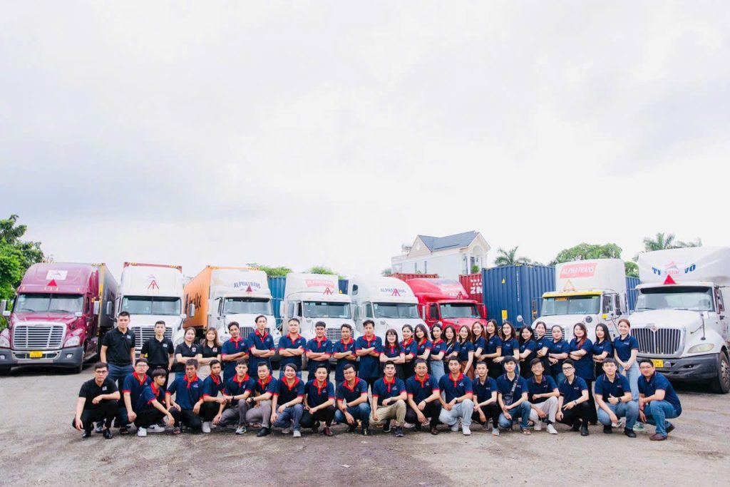 Đội ngũ tư vấn dịch vụ vận chuyển hàng đi campuchia