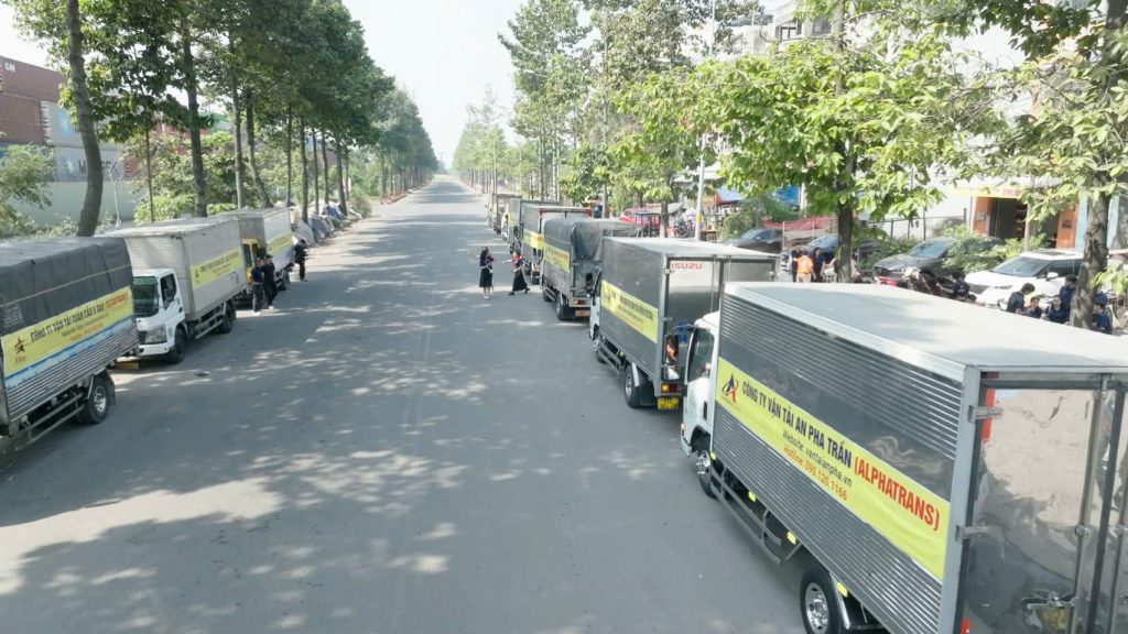 Đội xe hơn 50 chiếc chuyên vận chuyển hàng Côn Đảo của An Pha