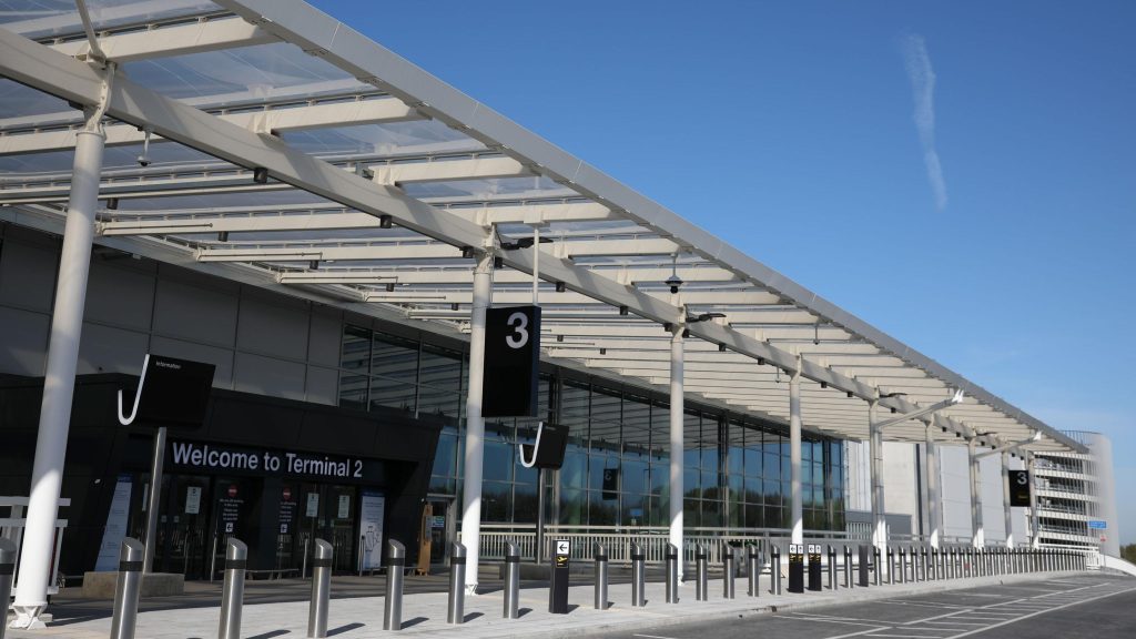An pha thường xuyên vận chuyển hàng không đi Manchester đảm bảo đúng lịch trình, an toàn hàng hóa