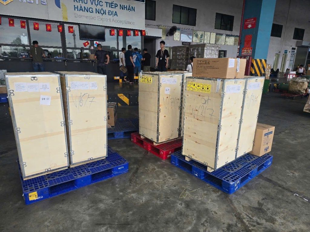 Ngoài ra , anpha có dịch vụ chuyển phát nhanh quốc tế đi các nước, trong đó có campuchia