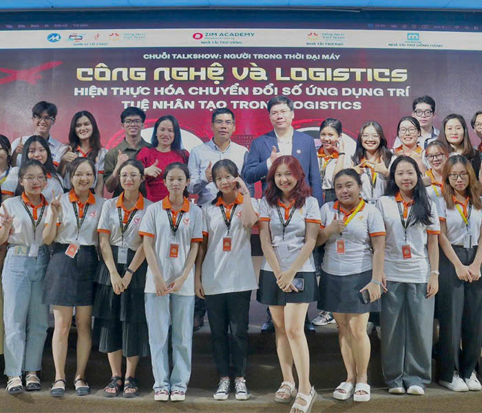 Một buổi talshow tại trường ĐH Tài Chính & Marketing