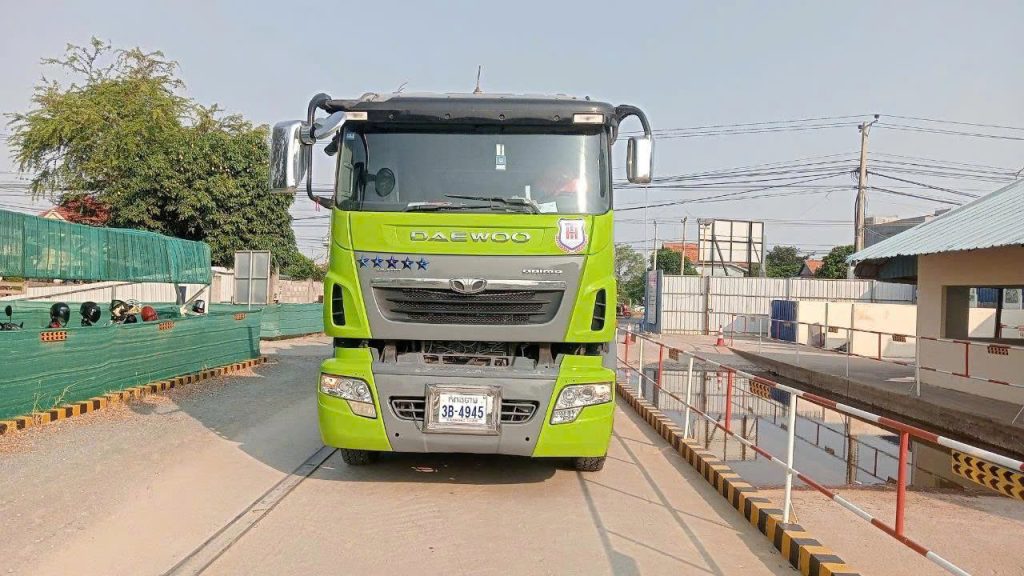 An Pha thường xuyên vận chuyển hàng qua cửa khẩu Tịnh Biên đi Campuchia