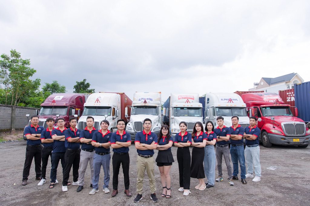 Đội xe container đầu kéo của Vận Tải An Pha tại bãi xe Củ Chi HCM