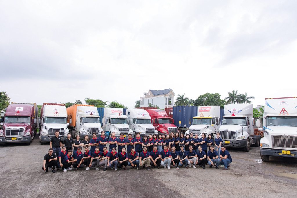 Đội xe container của Vận Tải An Pha đậu tại Củ Chi