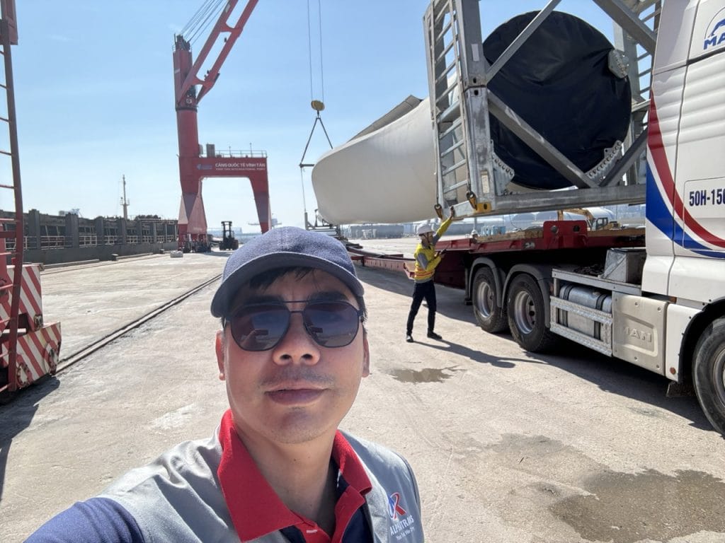 An Pha vận chuyển hàng cánh quạt điện gió tại cảng Cát Lái