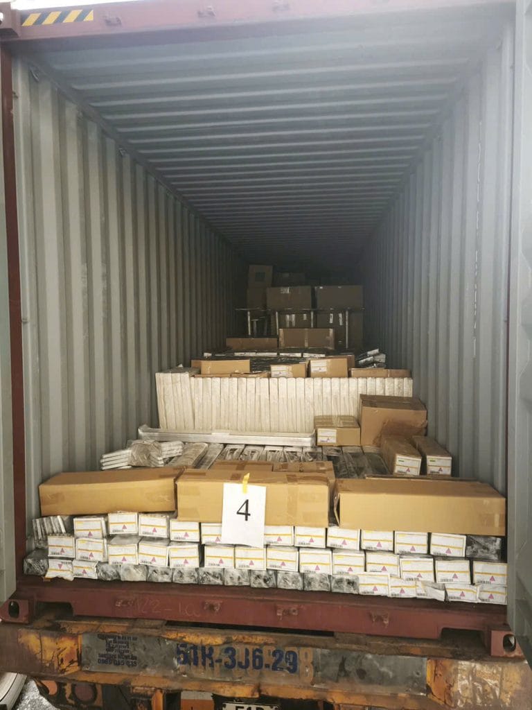 An Pha thường xuyên vận chuyển hàng qua cửa khẩu Lao Bảo